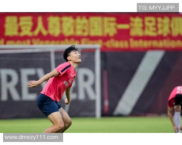 在逆境中坚持不懈足球明星你永远是我们的骄傲